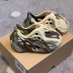 Yeezy toddler shoes worn 2-3 times brand new condition.